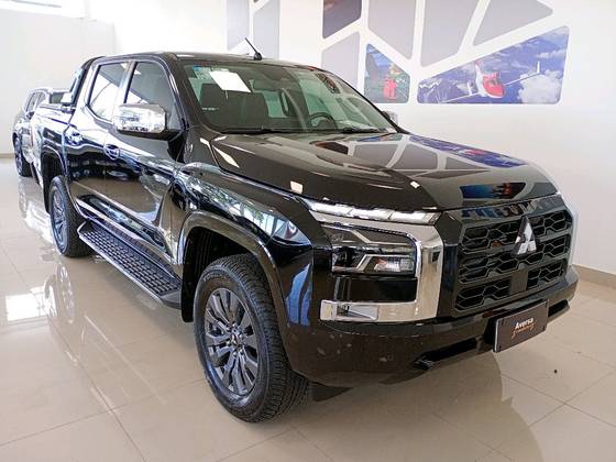 MITSUBISHI TRITON 2.4 BITURBO DIESEL CD HPE-S 4X4 AUTOMÁTICO MITSUBISHI TRITON 2.4 BITURBO DIESEL CD HPE-S 4X4 AUTOMÁTICO